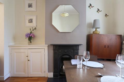 33 Hawksley Road, London, N16 0TL