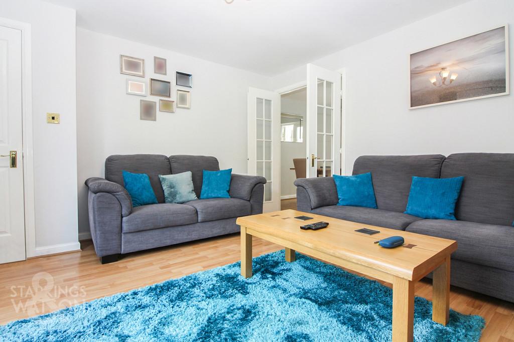 b Drive, Rackheath, Norwich 3 bed semidetached house £245,000