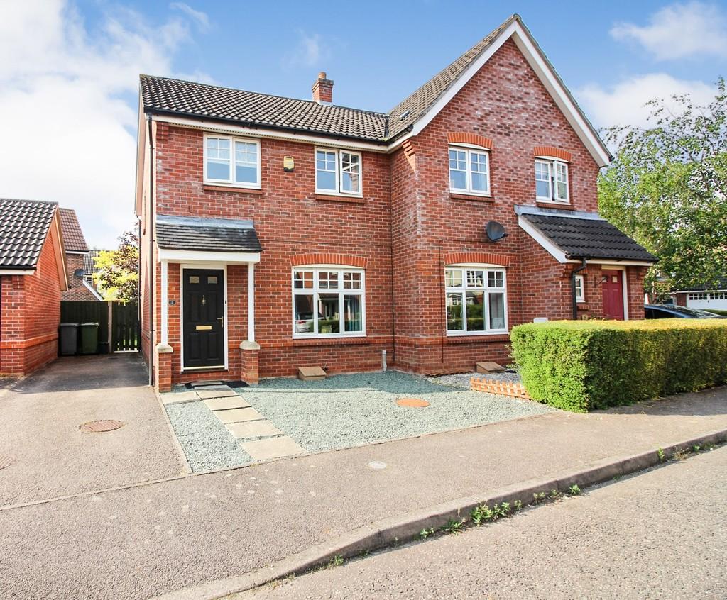 b Drive, Rackheath, Norwich 3 bed semidetached house £245,000
