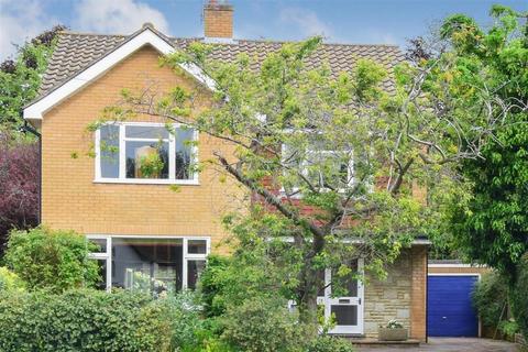 18 Kingston Avenue, Leatherhead, KT22 7HY