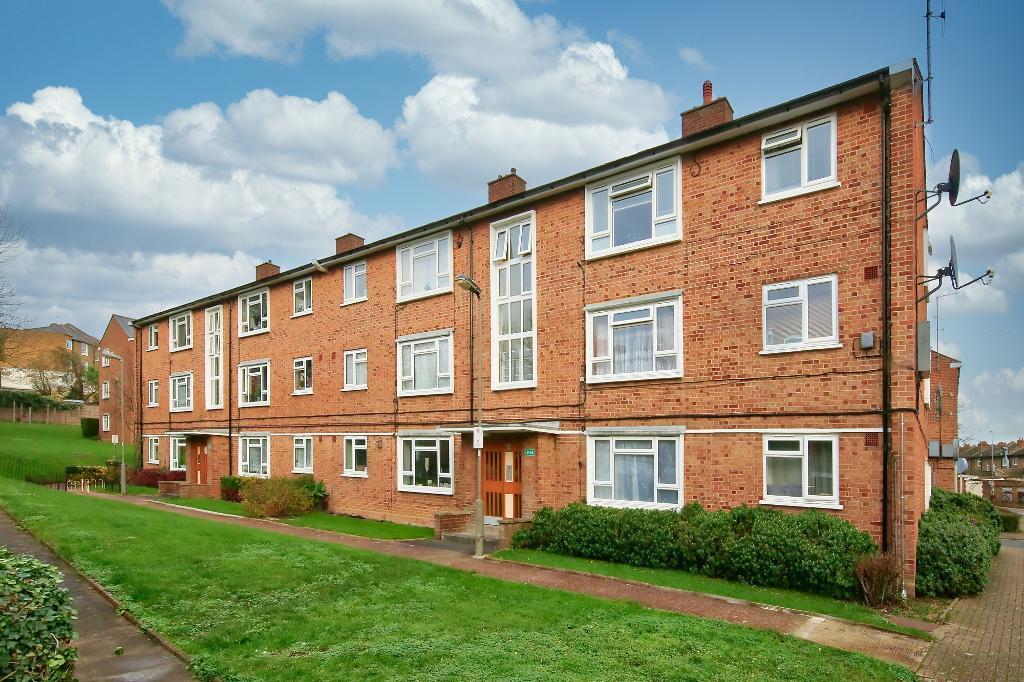 Morris Gardens, Southfields, SW18 5HL 2 bed flat £425,000