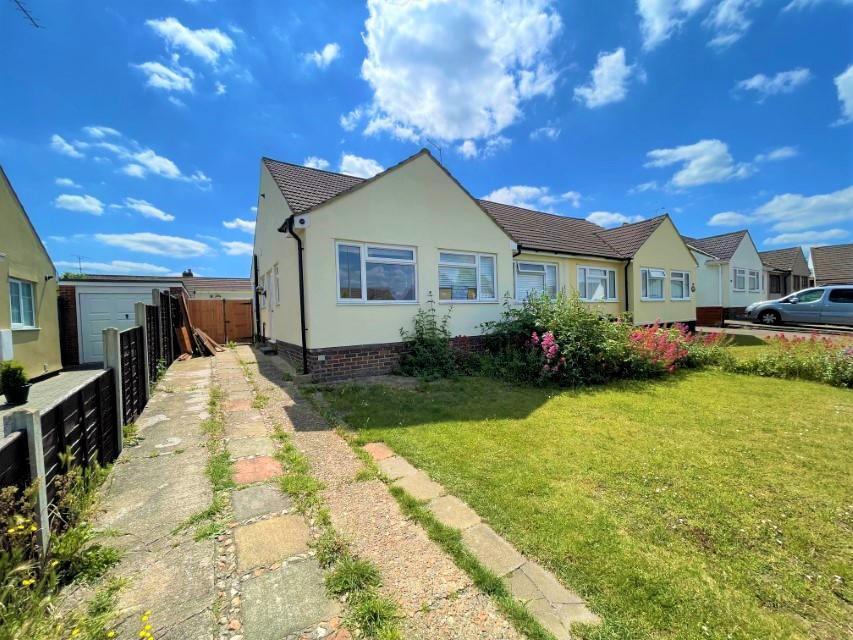 The Furrows, Luton, Bedfordshire, LU3 2LF 3 bed bungalow £1,295 pcm