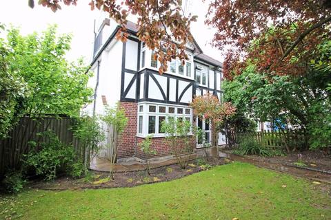 1 The Woodfields, South Croydon, CR2 0HG
