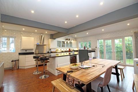 1 The Woodfields, South Croydon, CR2 0HG
