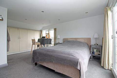 1 The Woodfields, South Croydon, CR2 0HG