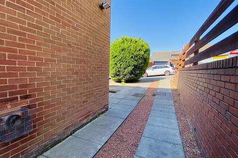 6 Bowes Avenue, Dalton Le Dale, Seaham, SR7 8JY
