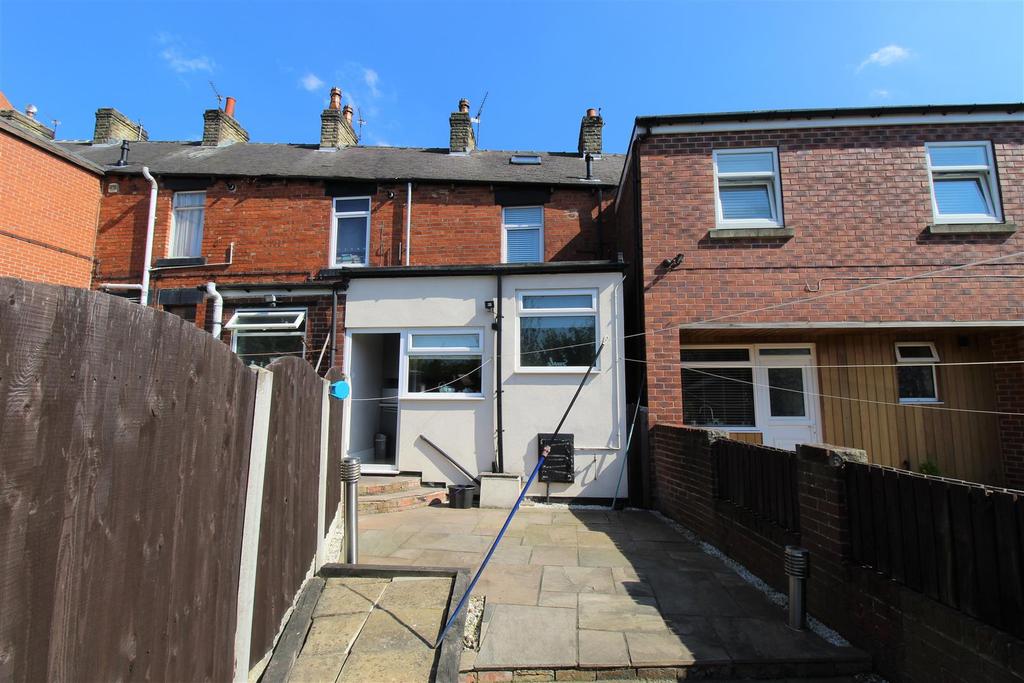 Burton Bank Road, Barnsley, S71 2AB 2 bed terraced house £135,000