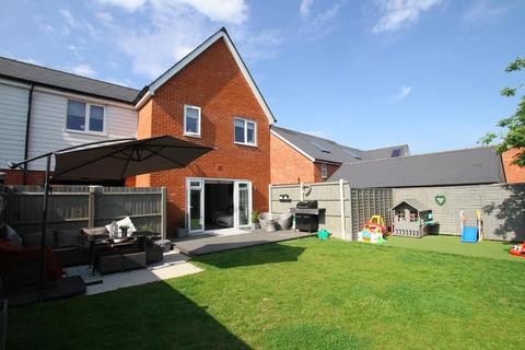 28 Highwell Gardens, Hawkwell, Hockley, SS5 4LY