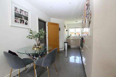28 Highwell Gardens, Hawkwell, Hockley, SS5 4LY
