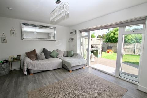 28 Highwell Gardens, Hawkwell, Hockley, SS5 4LY