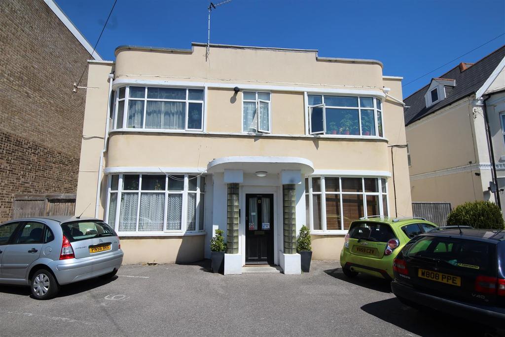 Westby Road, Studio £595 pcm (£137 pw)
