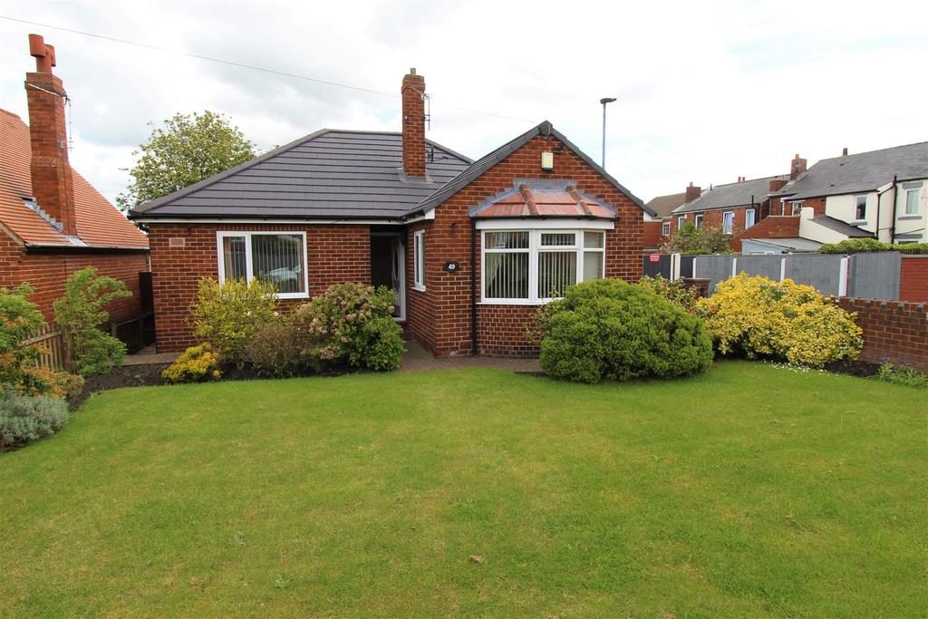 North Road, Royston, Barnsley 2 bed detached bungalow £600 pcm (£138 pw)