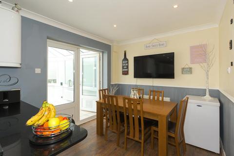 16 Gale Crescent, Banstead, SM7 2HZ