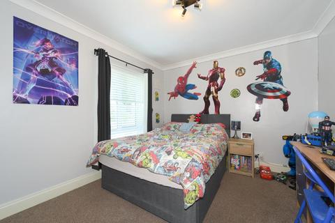 16 Gale Crescent, Banstead, SM7 2HZ