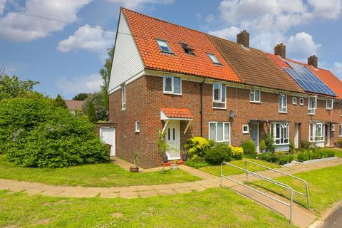 16 Gale Crescent, Banstead, SM7 2HZ