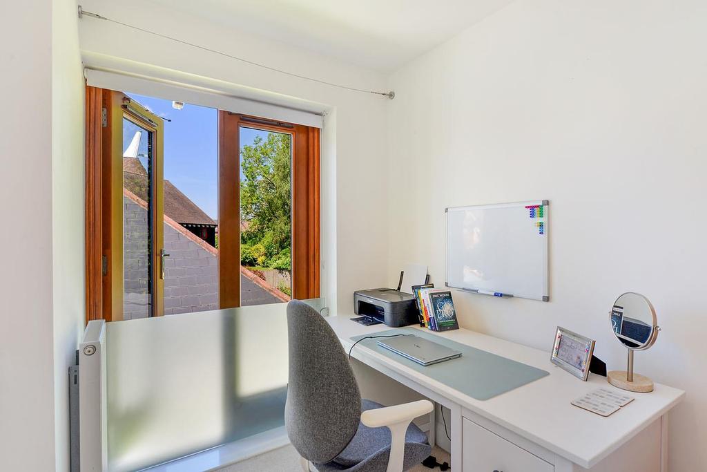 Bedroom 3/Study