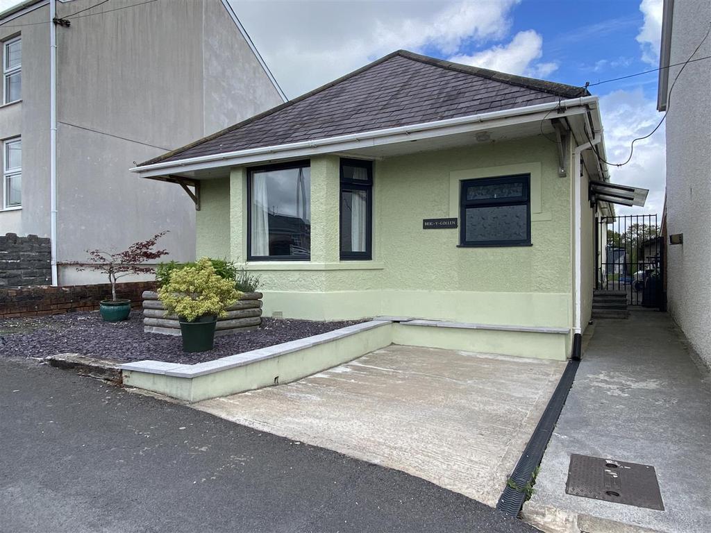 Church Road, Gorslas, Llanelli 3 bed detached bungalow £199,950