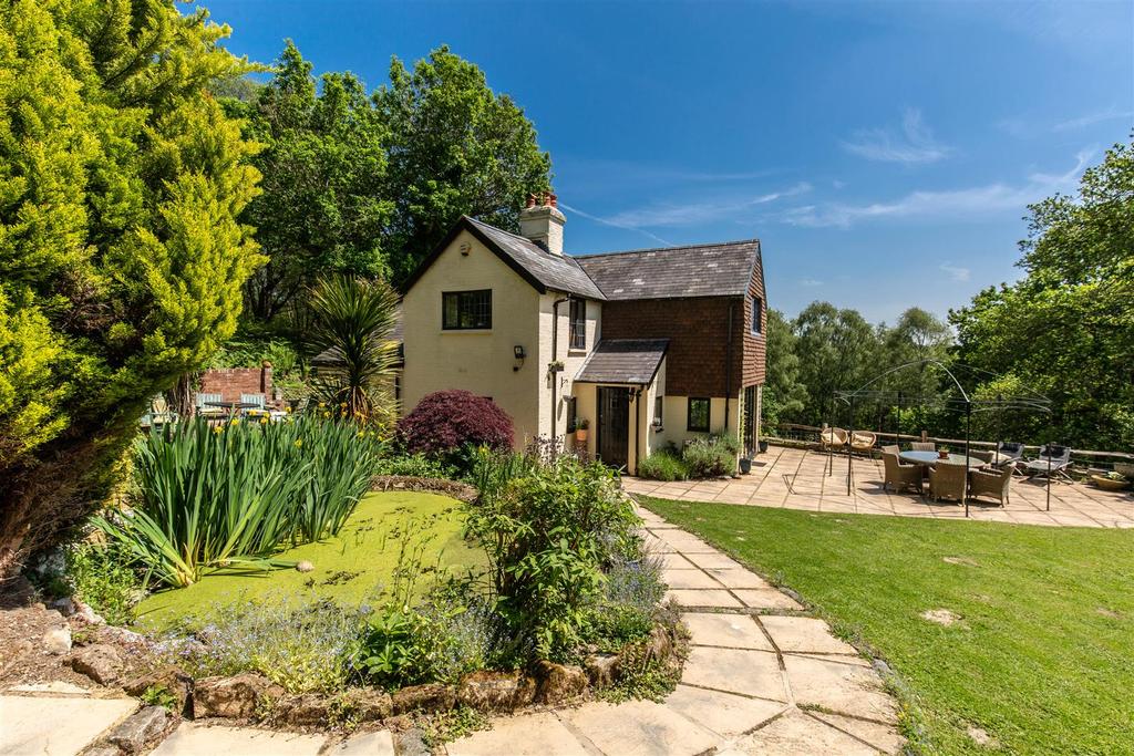 Fords Green, Nutley, Uckfield 3 bed detached house £850,000