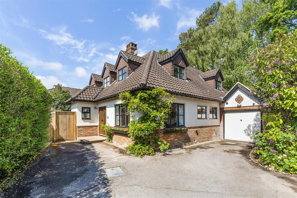 Dorking Road, Tadworth 4 bed detached house £835,000