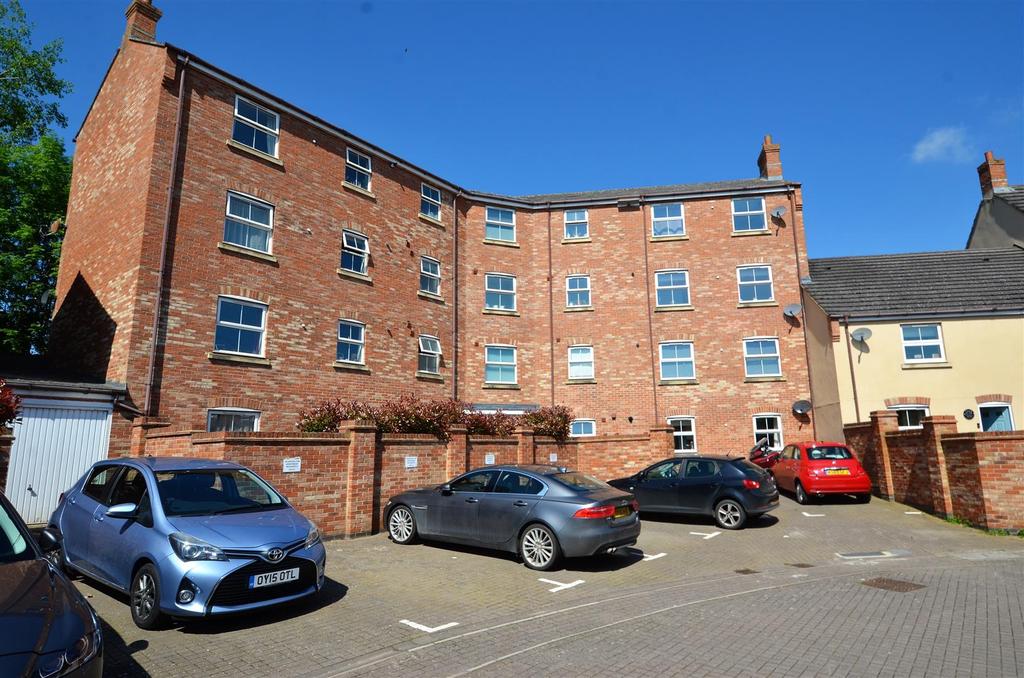 Crowell Mews, Aylesbury 2 bed apartment £194,000