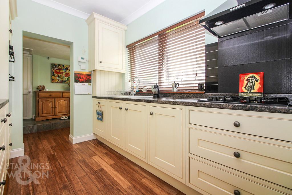 Blofield Road, Brundall, Norwich 2 bed semidetached house £315,000