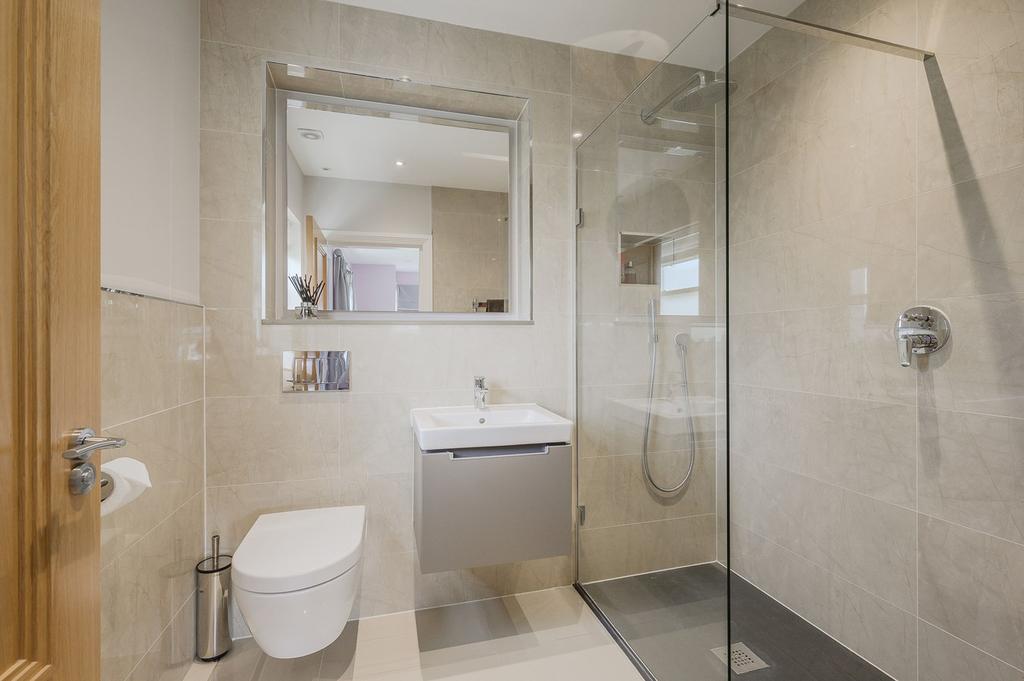 Bedroom Ensuite 4