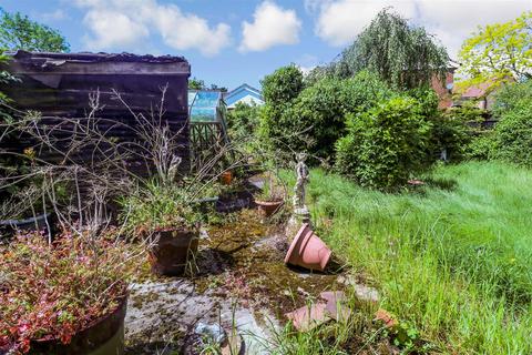 28 Hillside, Harlow, CM17 9BJ