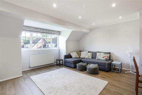 35 Sycamore Close, Carshalton, SM5 2PS