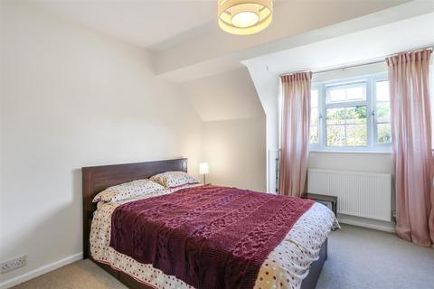 35 Sycamore Close, Carshalton, SM5 2PS