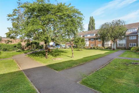 35 Sycamore Close, Carshalton, SM5 2PS