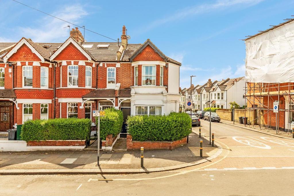 Revelstoke Road, Southfields 2 bed flat £450,000