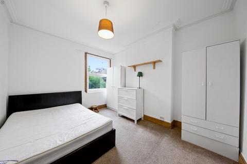 2 bedroom flat to rent, Carlyle Road, Ealing, W5