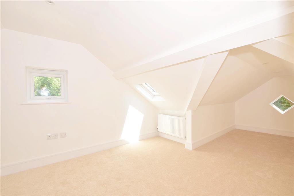 Goodwyns Road, Dorking, Surrey 3 bed semidetached house £449,950