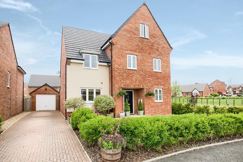 Cartwright Way, Evesham WR11 4 bed detached house £450,000