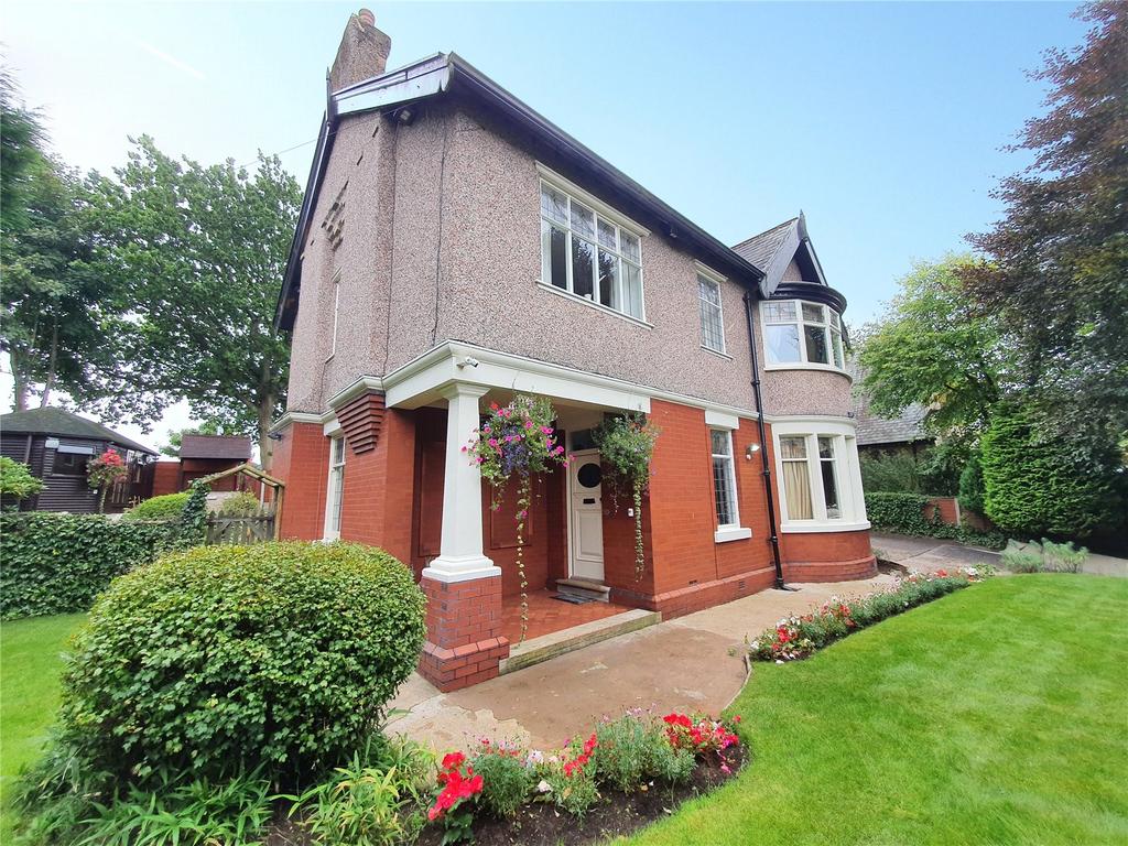 Preston Old Road, Blackburn, BB2 4 bed detached house £560,000