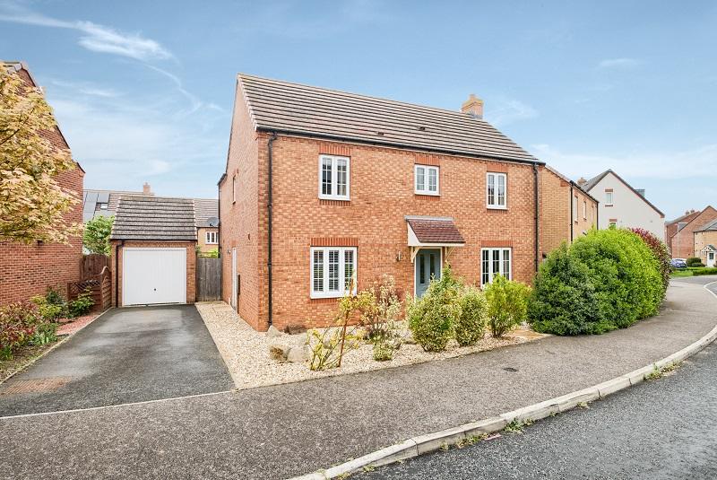 Wisteria Drive, Evesham Wr11 4 Bed Detached House - £375,000