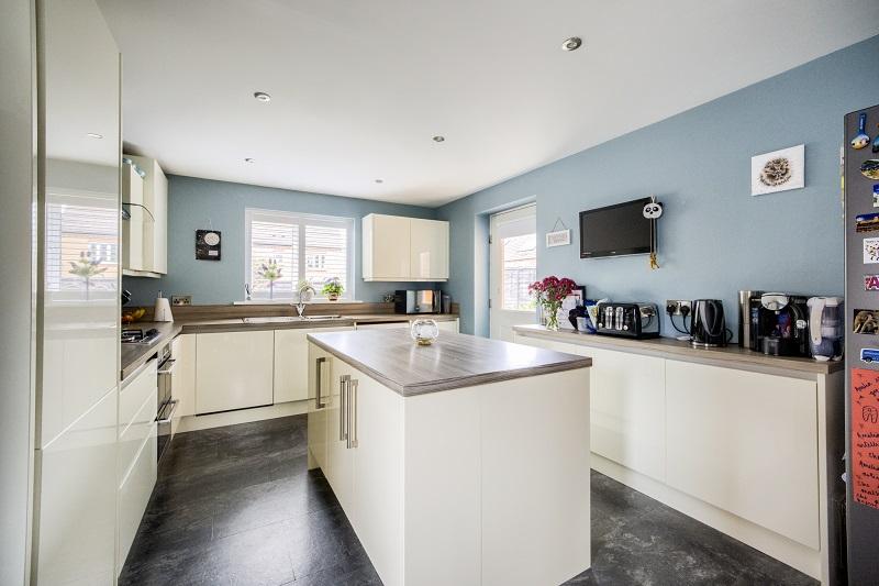 Wisteria Drive, Evesham WR11 4 bed detached house £375,000
