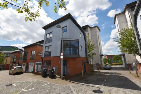 3 bedroom semi-detached house to rent, Midford Grove, Birmingham