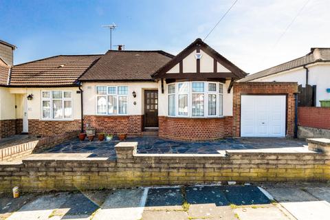 38 Farndale Crescent, Greenford, UB6 9LN