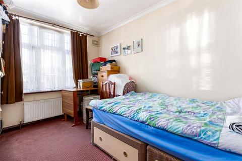 38 Farndale Crescent, Greenford, UB6 9LN