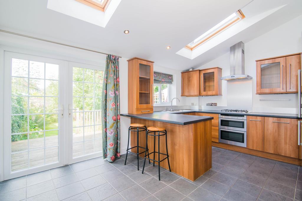 Mill Road, Twickenham, MIDDLESEX, UK, TW2 4 bed house £2,500 pcm (£577 pw)