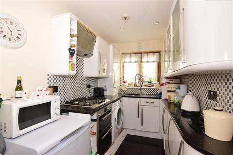 2 bedroom terraced house for sale - Montgomery Close, Gravesend, Kent
