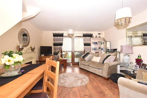 2 bedroom terraced house for sale - Montgomery Close, Gravesend, Kent