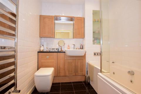 21 Montgomery Close, Gravesend, DA12 5NR