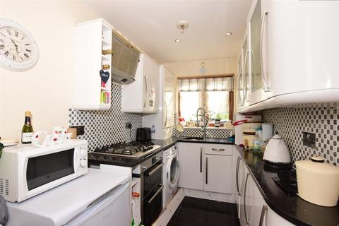 21 Montgomery Close, Gravesend, DA12 5NR