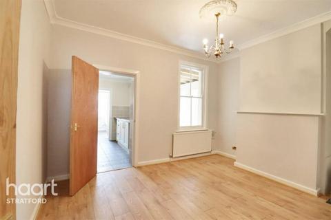 3 bedroom end of terrace house to rent, Cumberland Road, London