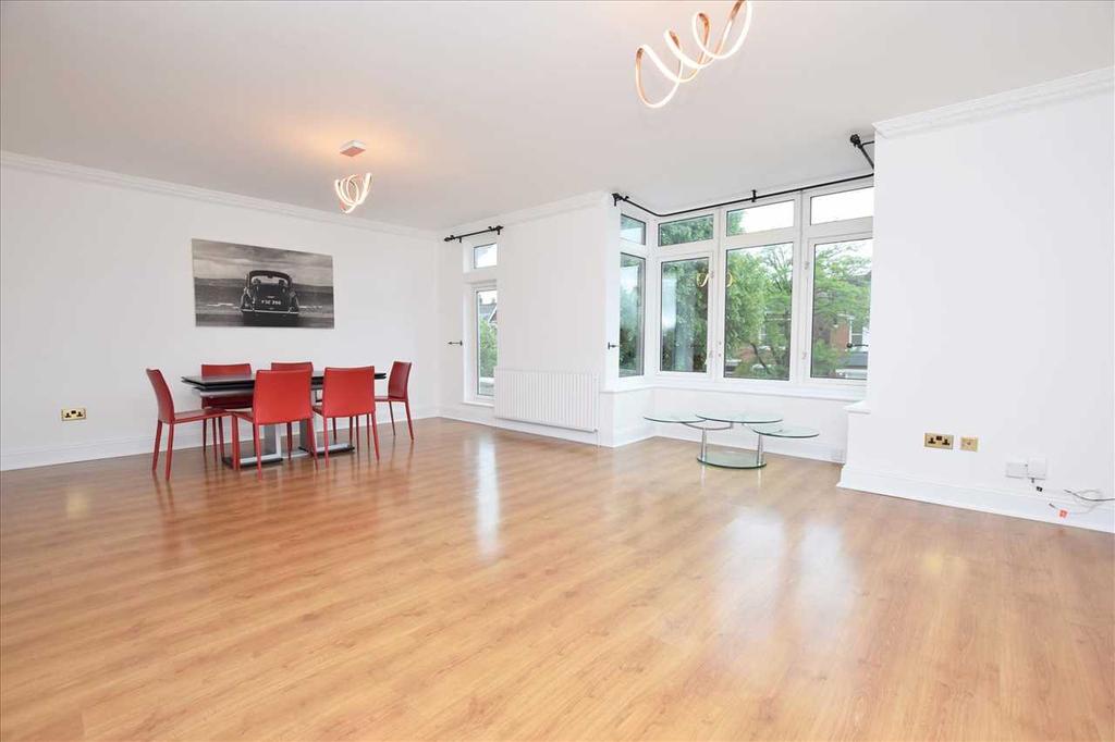 Hamilton Road, Ealing 3 bed apartment £1,800 pcm (£415 pw)