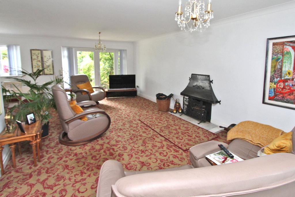 Rhinefield Close, Brockenhurst... 4 bed detached house £900,000