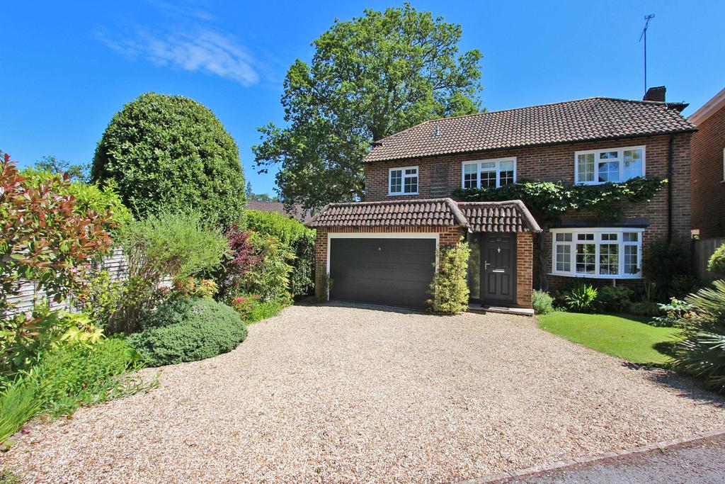 Rhinefield Close, Brockenhurst... 4 bed detached house £900,000