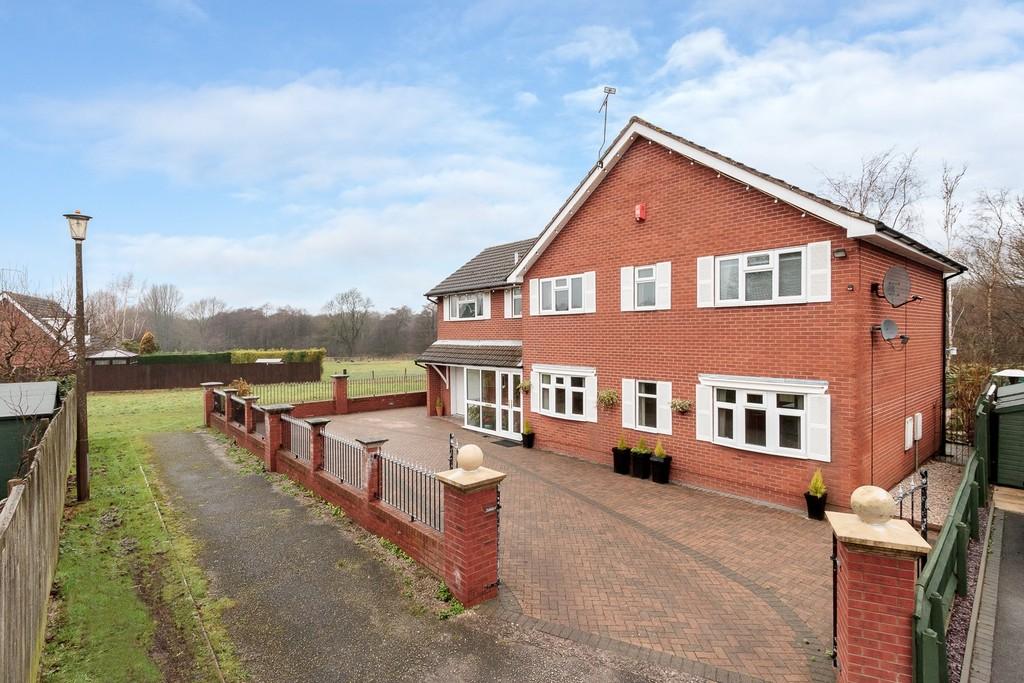 Grosvenor Avenue, Alsager 4 bed detached house £325,000